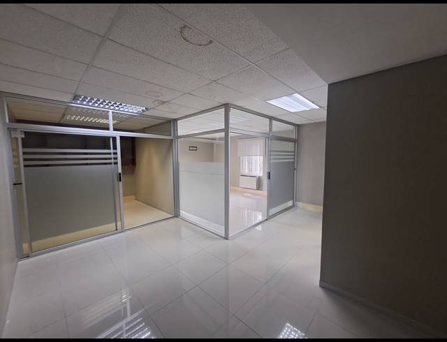 124M² OFFICE TO LET IN HYDE PARK
